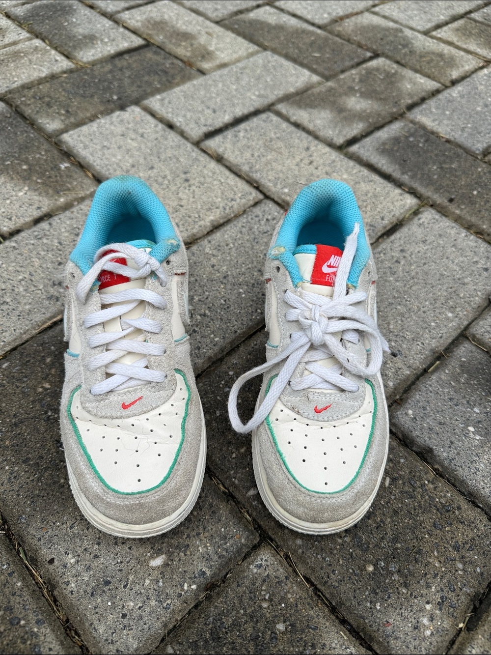 Nike Kids Low-Top Air Force One. 1Y